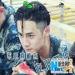 帅气男星吃瓜,帅气男星吃瓜瞬间，揭秘娱乐圈幕后故事