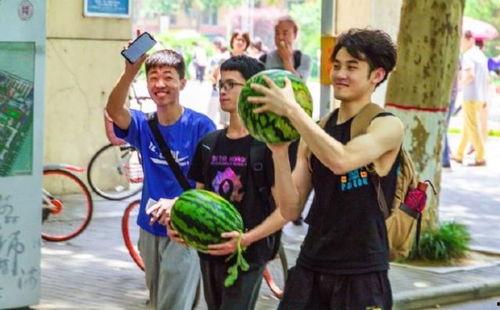 大学投稿吃瓜,揭秘校园吃瓜背后的故事