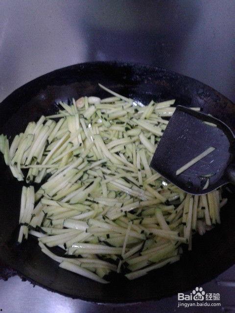 挖瓜怎么炒着吃,家常炒瓜，美味升级