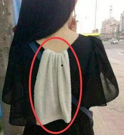 蹲地上吃瓜,蹲地上共享瓜果时光